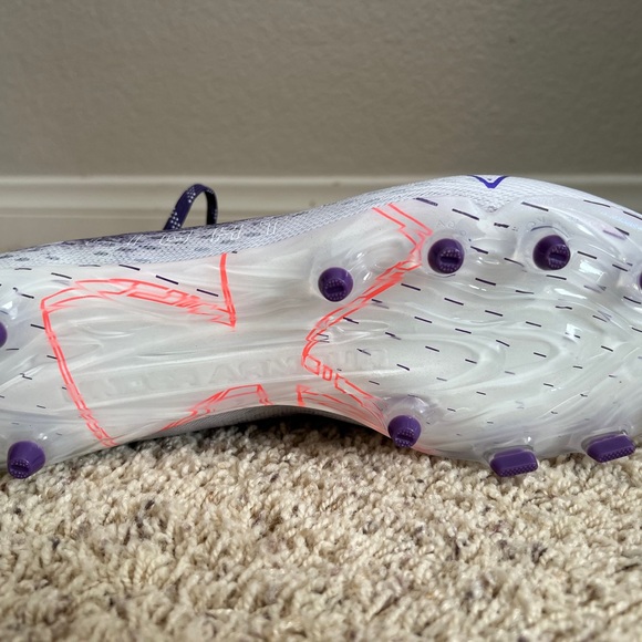 UNDER ARMOUR CLEATS - Picture 5 of 9